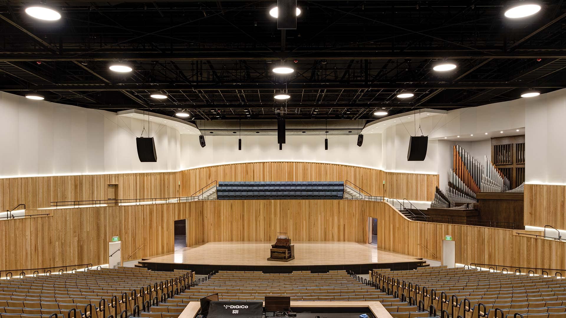 photo-gallery-hospitality-entertainment-newel-and-jean-daines-concert-hall-01