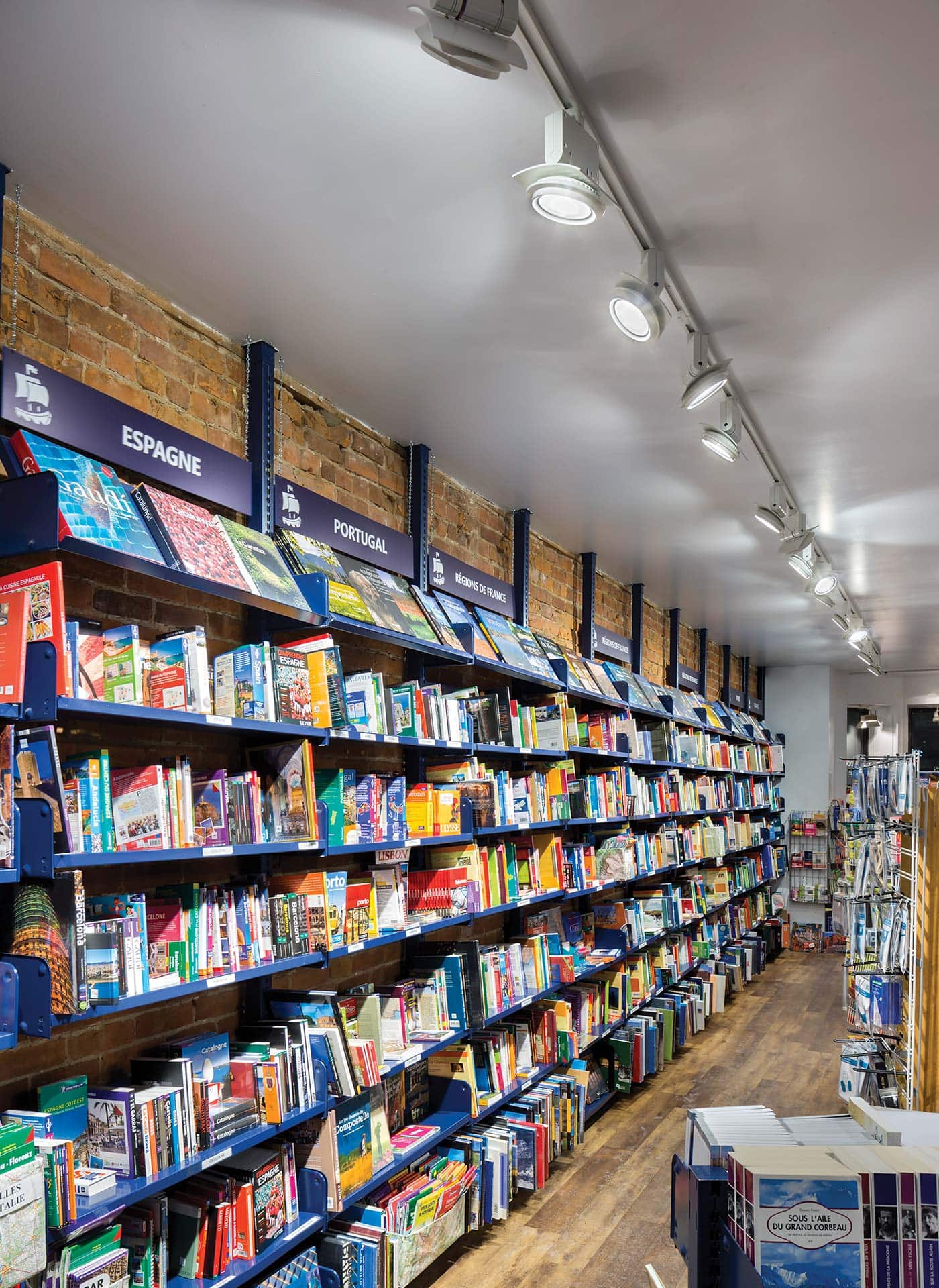 photo-gallery-retail-ulysses-travel-bookstore-plateau-04