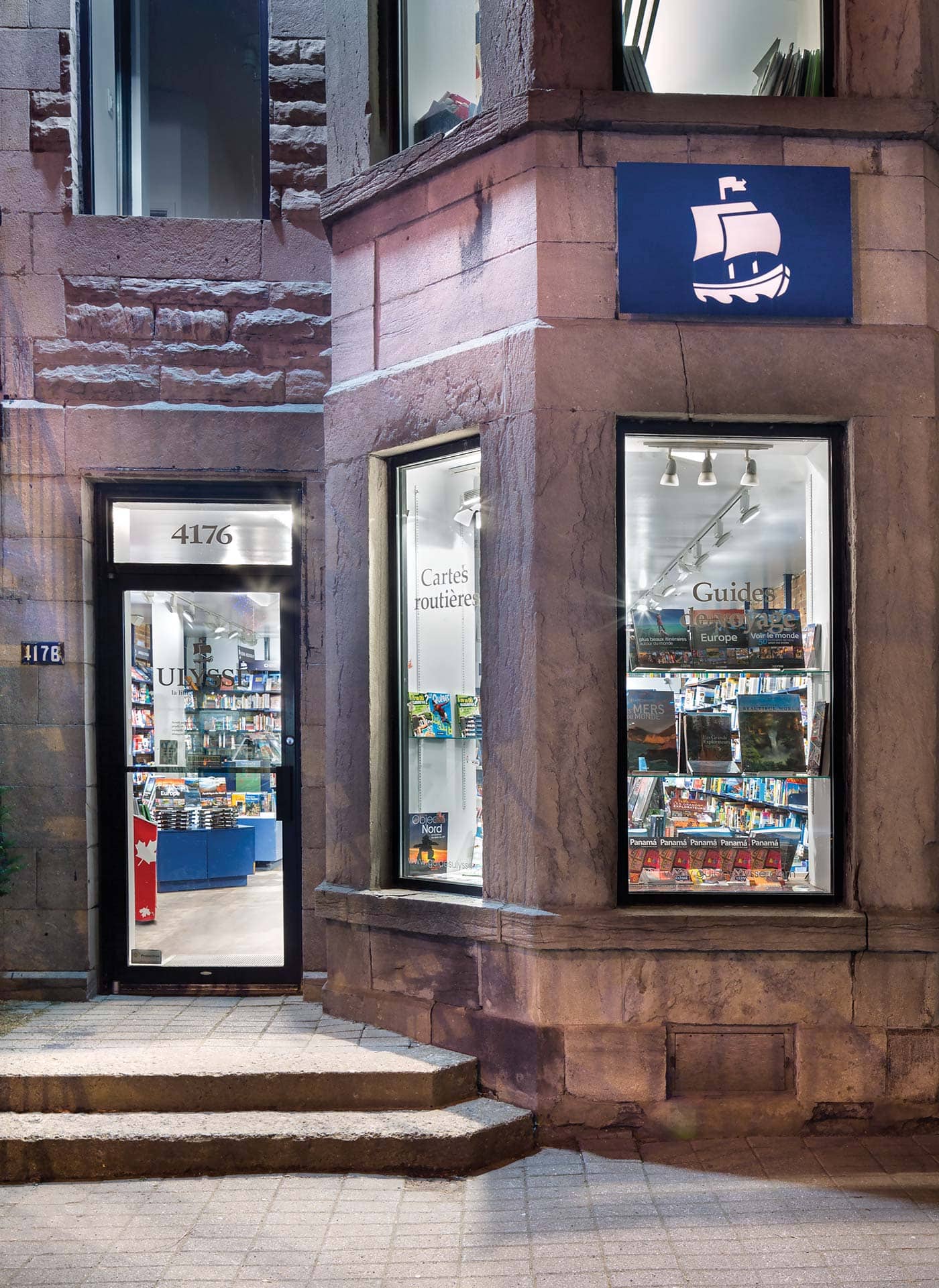 photo-gallery-retail-ulysses-travel-bookstore-plateau-05